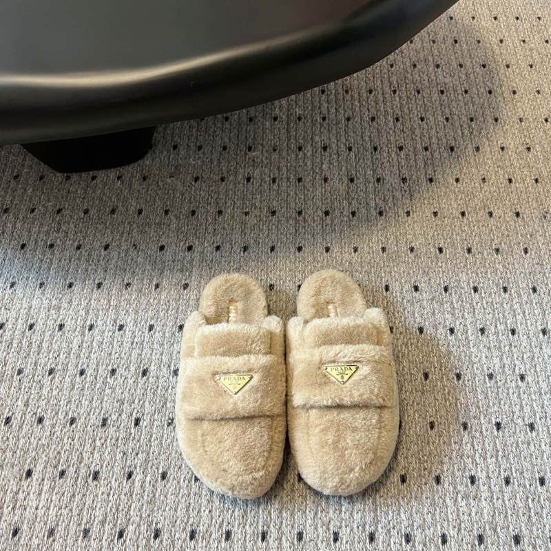 Pra*a slippers
